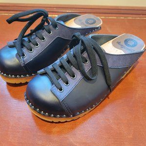 Troentorp Swedish Clogs Navy Six Eyelet Tie Size 41 NWT
